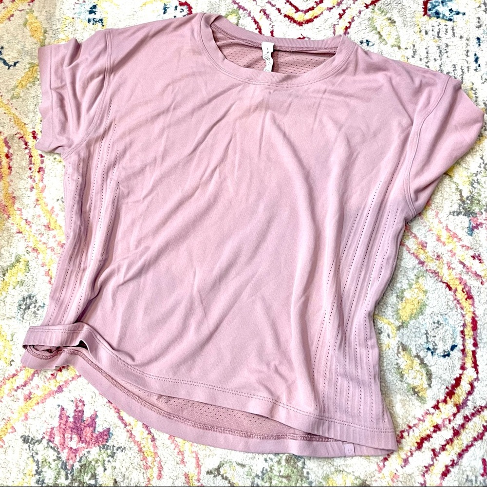 Lululemon Mauve Athletic Short Sleeve Crop Too  EUC Size large